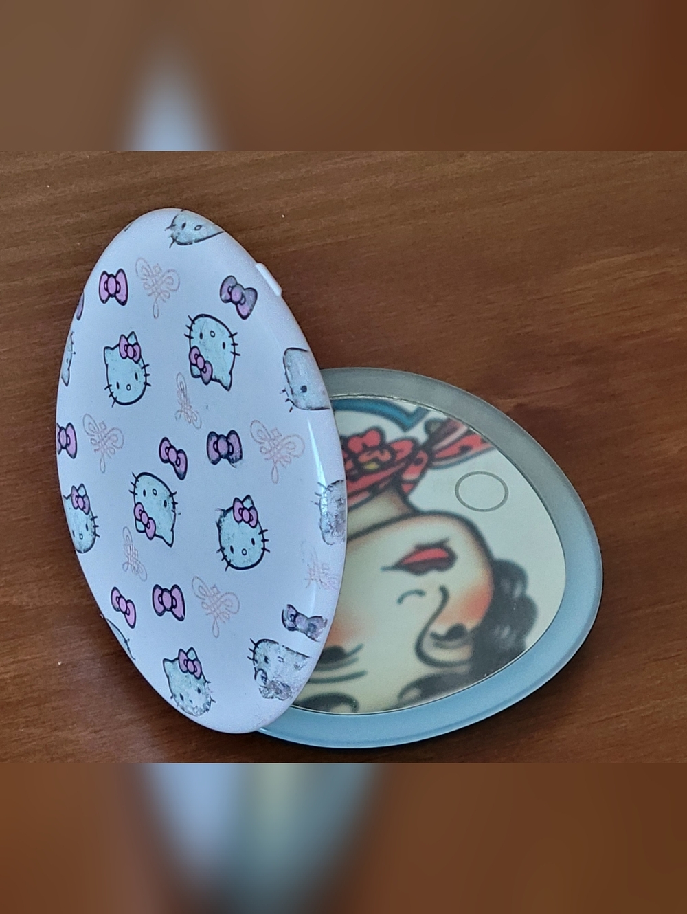 Impressions X Hello Kitty Supercute Signature" Print LED Compact Mirror